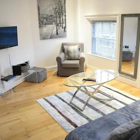 2 Bedroom Near Grafton Street Sleeps 4 아파트 *